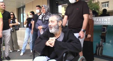 Mesai arkadaşlarının pasta ile hastanede destekte bulunduğu polis memuru hayatını kaybetti