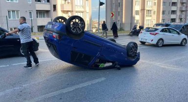 Otomobil takla attı: 1'i bebek 3 yaralı
