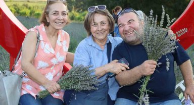 Özel çocuklar ve aileleri İzmit'in lavanta bahçesinde buluştu
