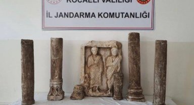 Roma dönemine ait heykel ve sütunlar evden çıktı