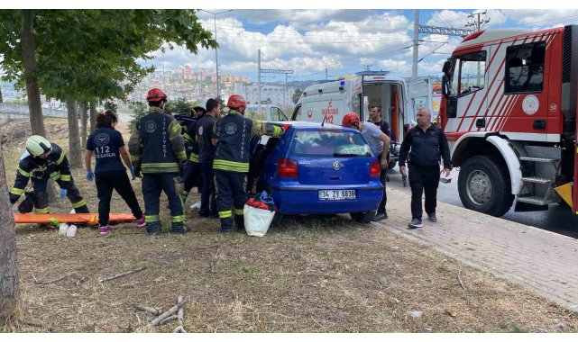 Sıkıştığı yerden otomobilin kapısı kesilerek kurtarıldı