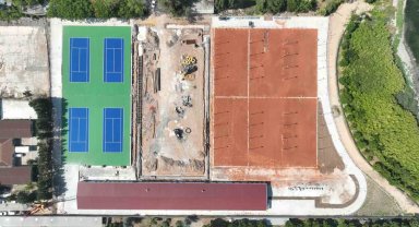 Tenis Merkezi'nde balon kortlar boyandı