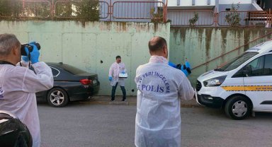 Yakınları tarafından evinde ölü bulundu