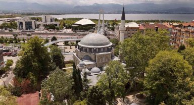 445 yıllık cami zamana meydan okuyor