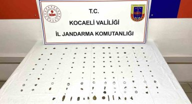 Durdurulan araçta tarihi eserler ele geçirildi