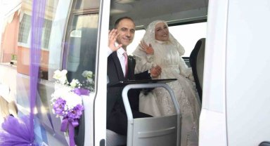 Engelsiz taksi gelin arabası oldu: Ömür boyu mutluluğa taşıdı