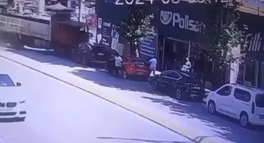 Freni boşalan kamyon dehşet saçtı: O anlar kamerada