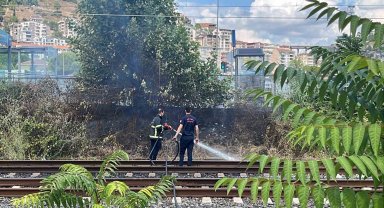 Hızlı tren rayında çıkan yangını canlarını hiçe sayarak söndürdüler