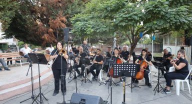 İzmit'te yaz akşamları Türkçe pop konseriyle devam etti