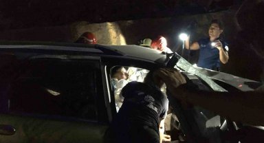 Kamyonla çarpışarak takla atan otomobil 15 metreden uçtu: 2 yaralı