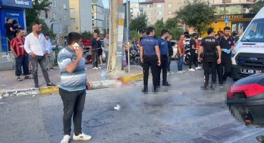 Motokurye tartıştığı 2 kişiyi bıçakladı