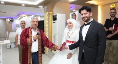 Ömeroğlu Mutlu Günlerinde Yalnız Bırakmıyor