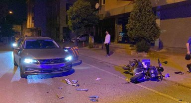 Otomobil ile motosiklet kafa kafaya çarpıştı: 1 yaralı