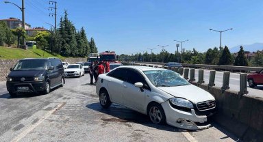 Otomobil refüje çarptı: 3 yaralı