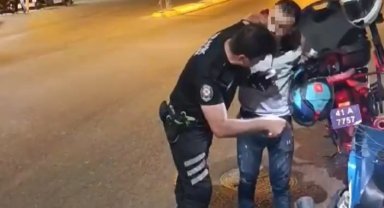 Polisten motosiklet sürücüsüne "sesli" ders