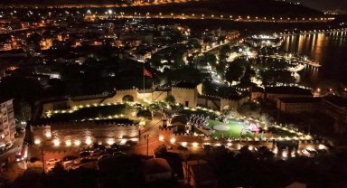 Tarihi kalede konser keyfi