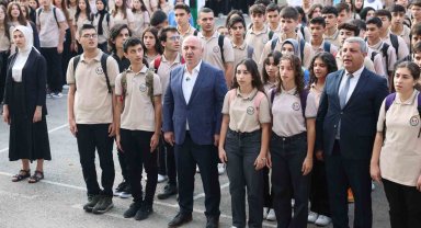 Başkan Muzaffer Bıyık, her pazartesi okulda öğrencilerle bir araya geliyor