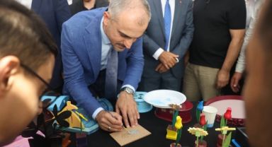 Çayırova’da engelsiz yüreklerin eserleri sergilendi