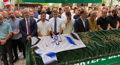 Feci kazada hayatını kaybeden Kaan'a son veda: Tabutuna forma serildi