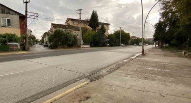 Pikap ile çarpışan motosikletlinin feci kaza anı kameraya yansıdı