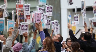 Asırlık çınarlar kitap açtı, 5 bin kitap 5 dakikada toplandı