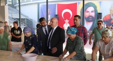 Başkan Bıyık, Cemevi’nde canlarla yufka pişirdi