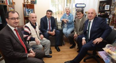 Başkan Bıyık yaşlıların hayır duasını aldı