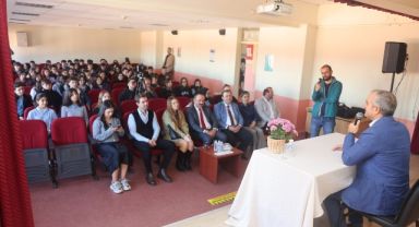 Başkan Çiftçi, Kariyer Günleri’nde gençlerle buluştu