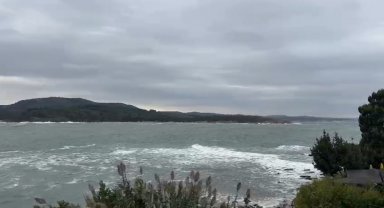 Karadeniz'de kötü hava şartları, 22 metrelik tekne karaya oturttu