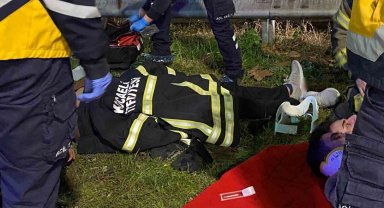 Kendisi yaralı olduğu halde, tek tek arkadaşlarının sağlık durumlarını sordu