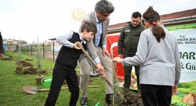 İlkokul öğrencileri fidan dikti