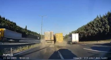 3 aracın karıştığı zincirleme kaza kamerada
