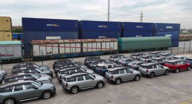 Boğazı trenle geçti: Araç sevkiyatı Köseköy'e ulaştı