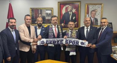 İdris Şimşek'ten TOBB Başkanı Rifat Hisarcıklıoğlu'na Anlamlı Jest: Gebzespor Atkısı Hediye Etti