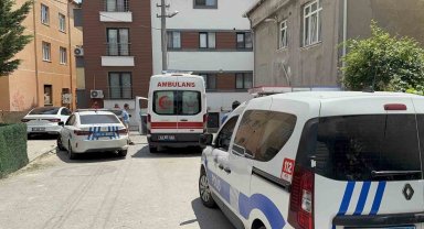 Bıçaklı kavgada 2 kardeş ve polis memuru yaraladı