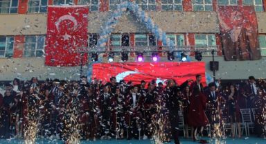 Darıca Fen Lisesi’nde coşkulu mezuniyet töreni