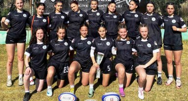 Körfezli U18 ragbici kızlar finale kaldı