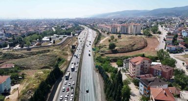 Tatilciler erkenden yola çıktı, TEM'de zaman zaman kuyruk oluşuyor