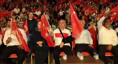Başkan Bıyık, Kolunda sargıyla demokrasi nöbetine katıldı
