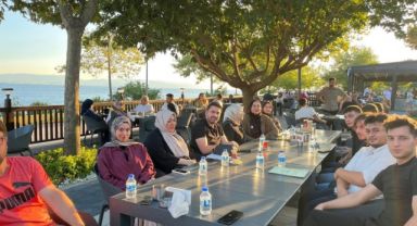 Darıca Sahili'nde Üye Seferberliği: Gençler AK Parti'ye Katılıyor