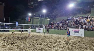 Kıyasıya geçen plaj voleybolu turnuvası sona erdi