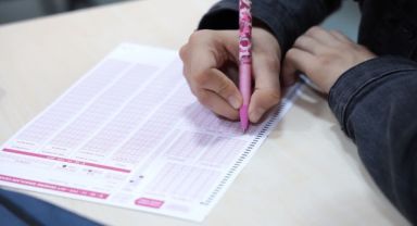 Üniversite hayali kuran gençlere Darıca Belediyesi’nden destek