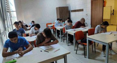 Üniversite hayali kuran gençlere Darıca Belediyesi'nden destek