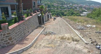 Başiskele'de parke yol ve kaldırım çalışmaları yapılıyor