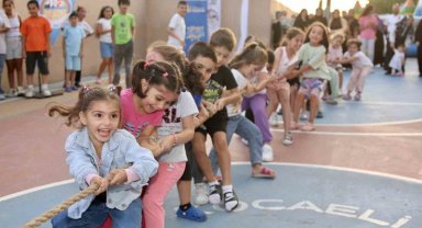 Çocuk şenlikleri ile miniklerin yüzü gülüyor