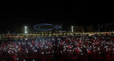 Fettah Can binlerce seveni ile Zafer Bayramı'nı kutladı