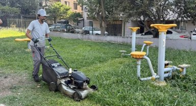 Körfez'de park ve bahçelere bakım işlemi