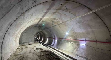 Gebze'de 4 kişiye mezar olan binanın yakınından geçen metro hattının içi görüntülendi