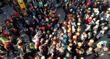 Gebze'de çöken binanın enkazından 1 kişi sağ çıkarıldı