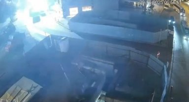 Gebze'deki binanın yıkılma anı kamerada